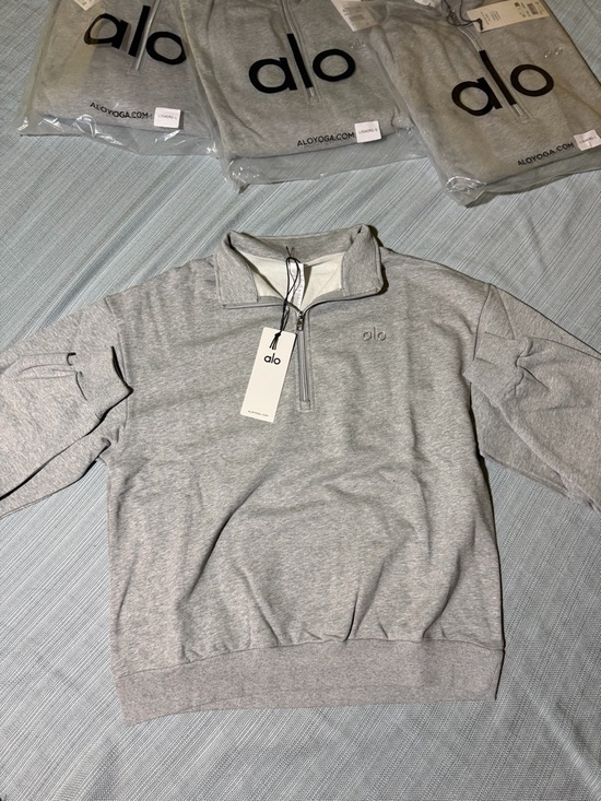 ALO Yoga Sweaters - ALO Yoga Women's Heather Gray Quarter-Zip V-Neck Pullover